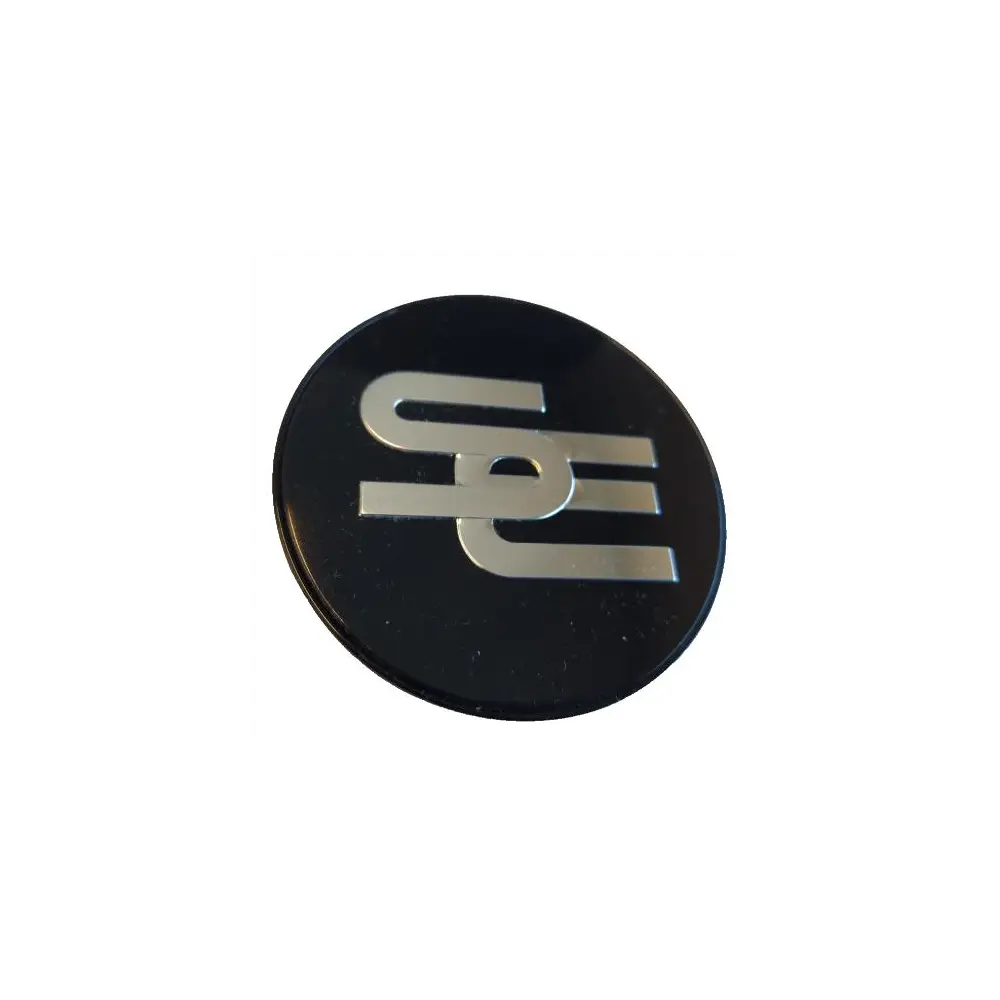 Cap Gloss Black With Chrome With Black Background - SEW9048K69B1SEBW3